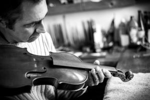 Alte fast ausgestorbene Berufe - der Geigenbauer
